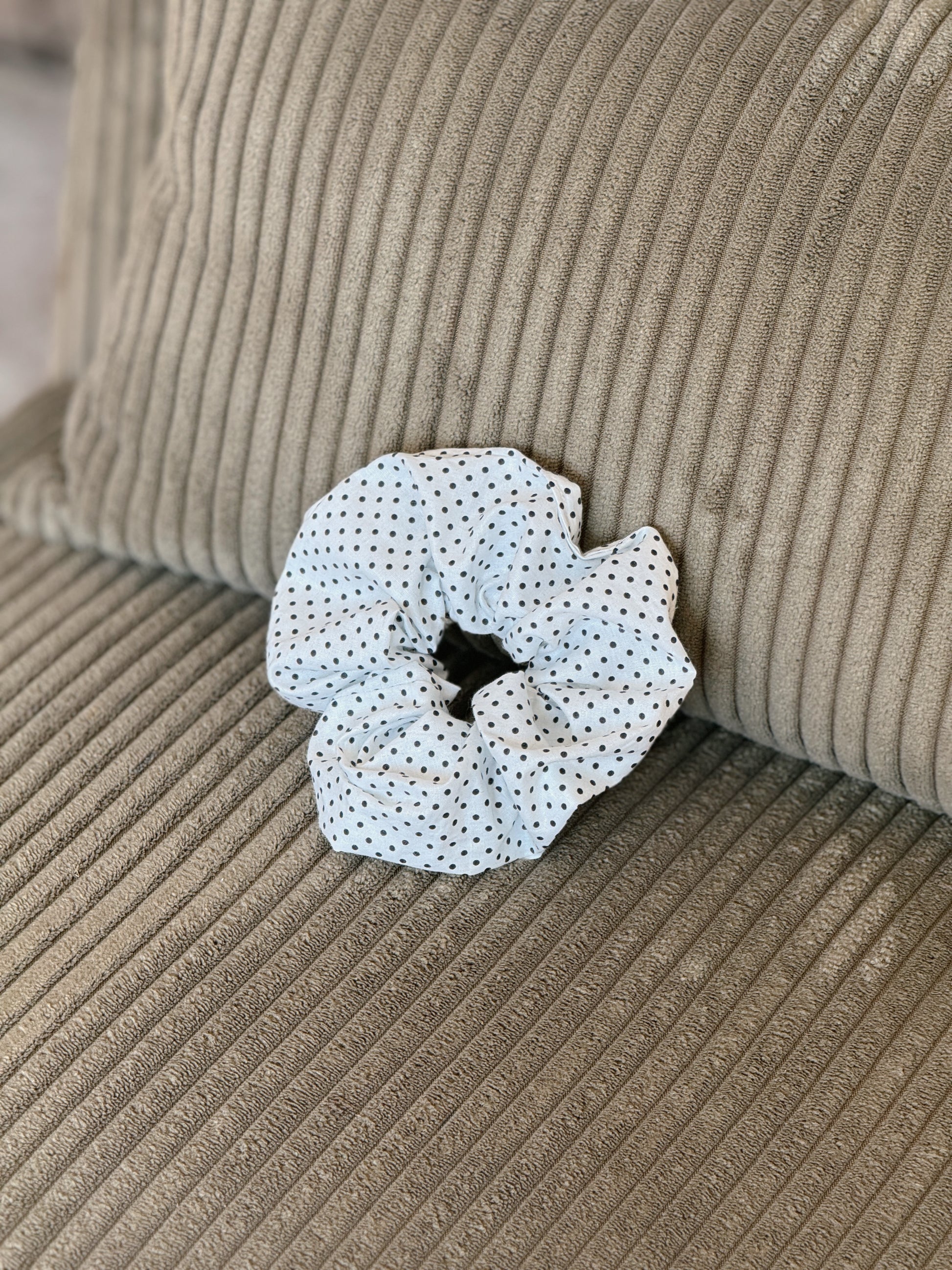 Chouchou en coton blanc à pois fait main, Phabuleuse Angers