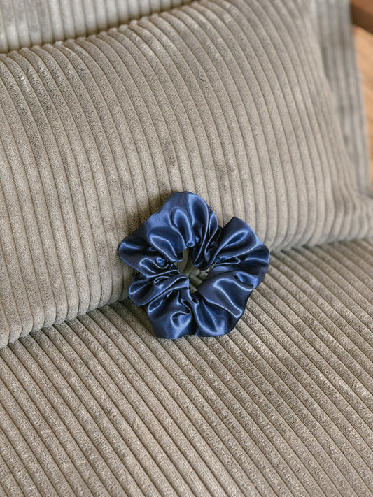 Chouchou fait main en satin marine par Phabuleuse, Angers 